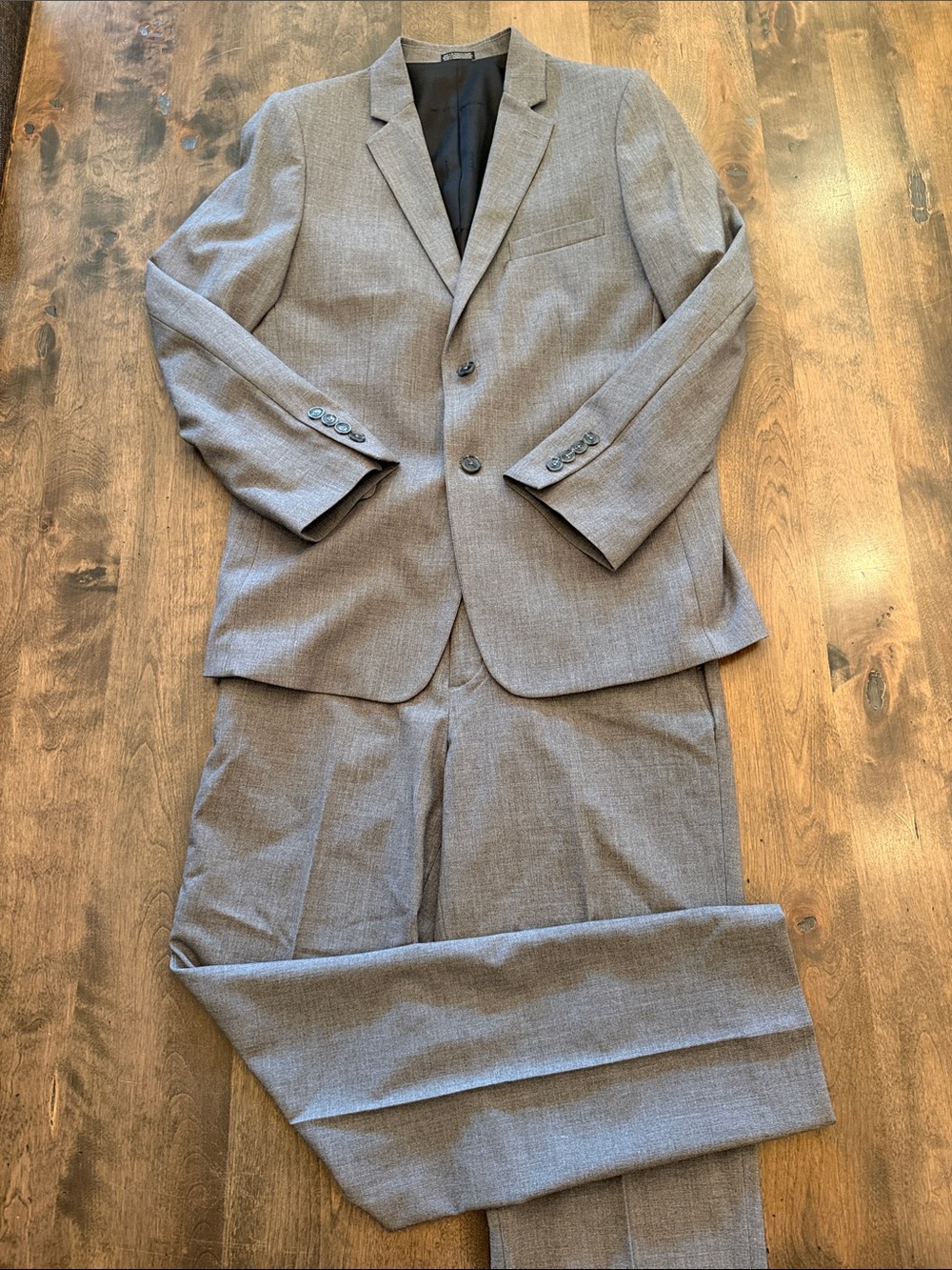 Calvin Klein Boys Gray Slim Fit Infinite Stretch 2-Pc Suit Size 18 Excellent Con